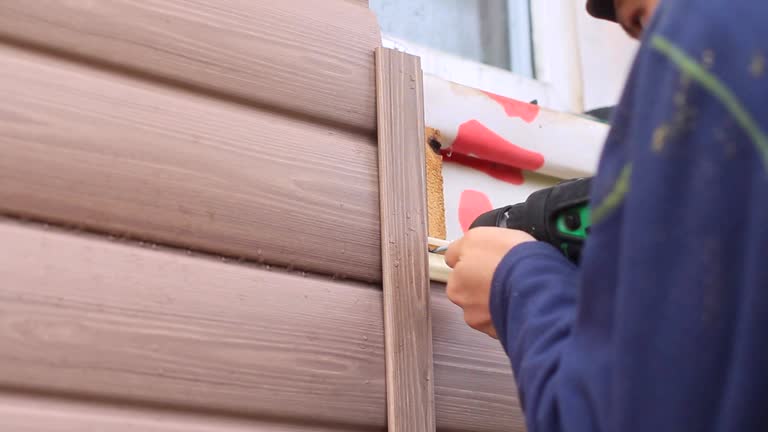 Affordable siding repair and maintenance services in Edgar, WI
